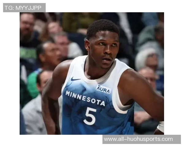 爱德华兹首节表现极端14分闪耀却伴随5次失误与1次技犯